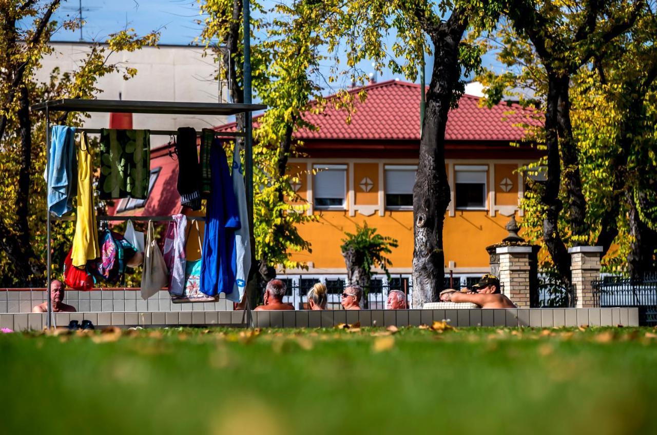 Bed and Breakfast Cvse Clubhaz Es Panzio Cegléd Exteriér fotografie
