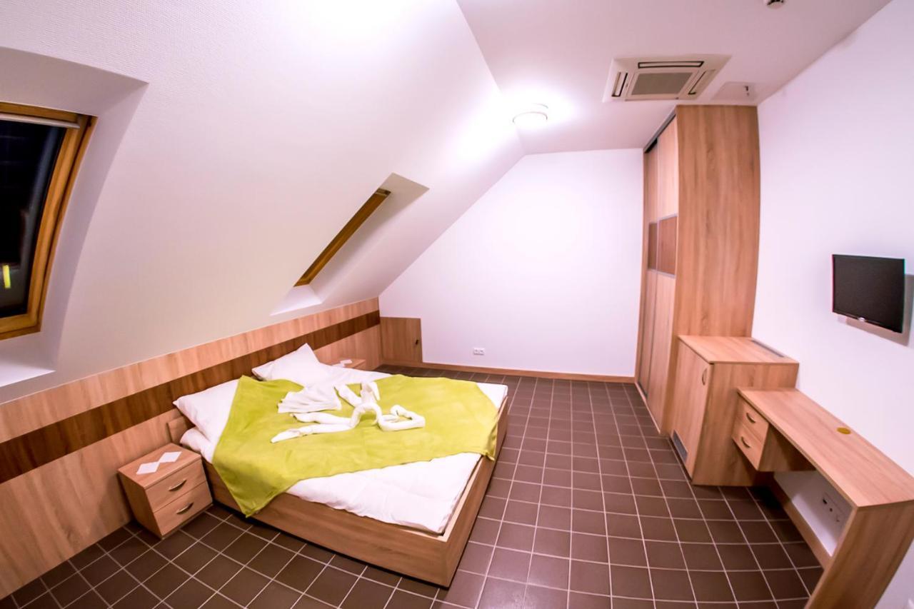 Bed and Breakfast Cvse Clubhaz Es Panzio Cegléd Exteriér fotografie