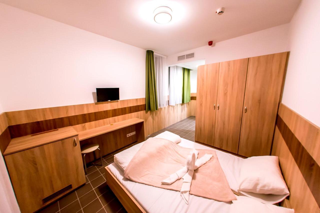 Bed and Breakfast Cvse Clubhaz Es Panzio Cegléd Exteriér fotografie